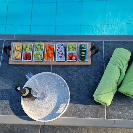 Luxe Carrio Villa *
